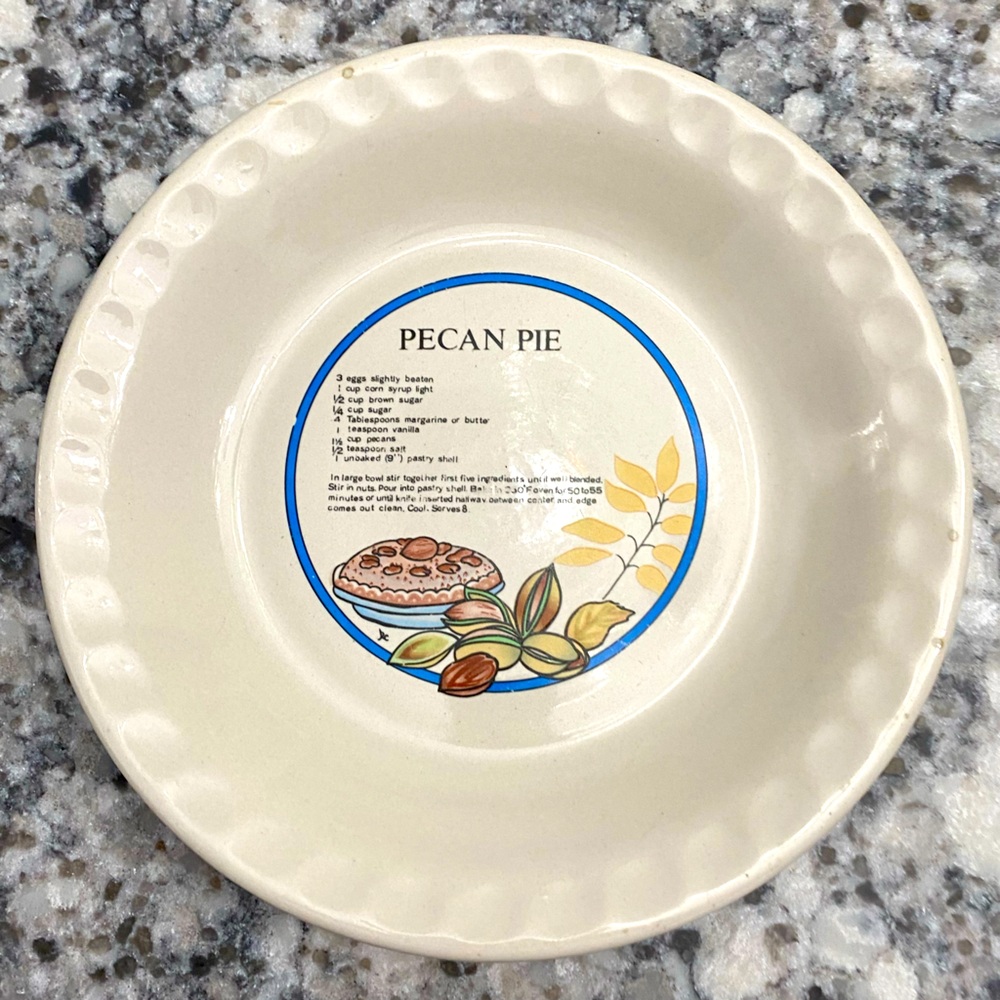 10” CERAMIC PIE PLATE IN CREAM COLOUR WITH PIE RECIPE VERY GOOD VTG CONDITION